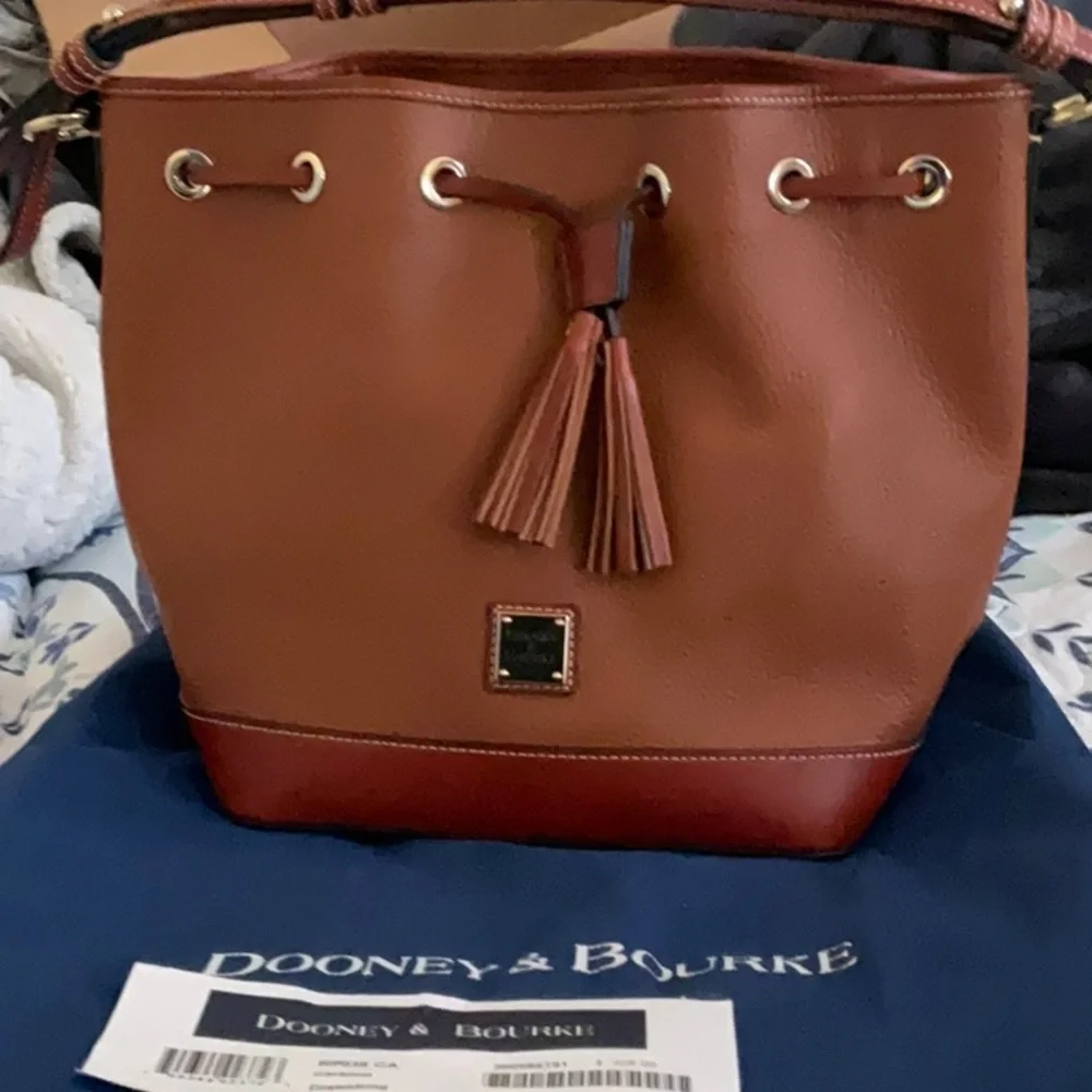 Brand new Dooney & Bourke caramel drawstring purse - Picture 3 of 4